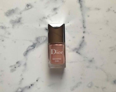 Dior ディオールヴェルニ 240ムーンライズ

ディオールスノー投稿ラスト❄️

今までDiorのネイルは試すタイミングが無かったけど、今回の色が可愛すぎて即予約。

ディオールヴェルニは濡れたよう