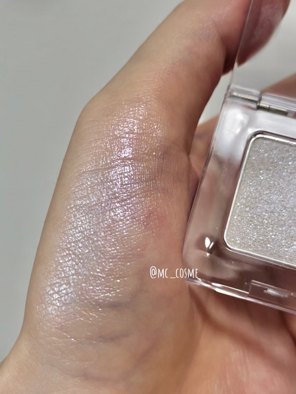 マルチカラーバリエーション トゥインクル/チャコット・コスメティクス/単色アイシャドウを使ったクチコミ(3枚目)