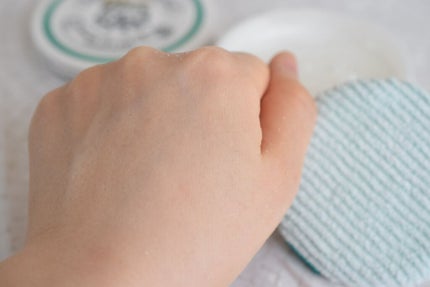 薬用さらさらデオドラントパウダー/デオナチュレ/デオドラント・制汗剤を使ったクチコミ(4枚目)