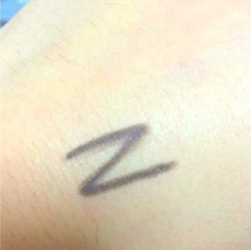 マスターライナー クリーミィペンシル BR-1 ディープブラウン/MAYBELLINE NEW YORK/ペンシルアイライナーを使ったクチコミ（2枚目）