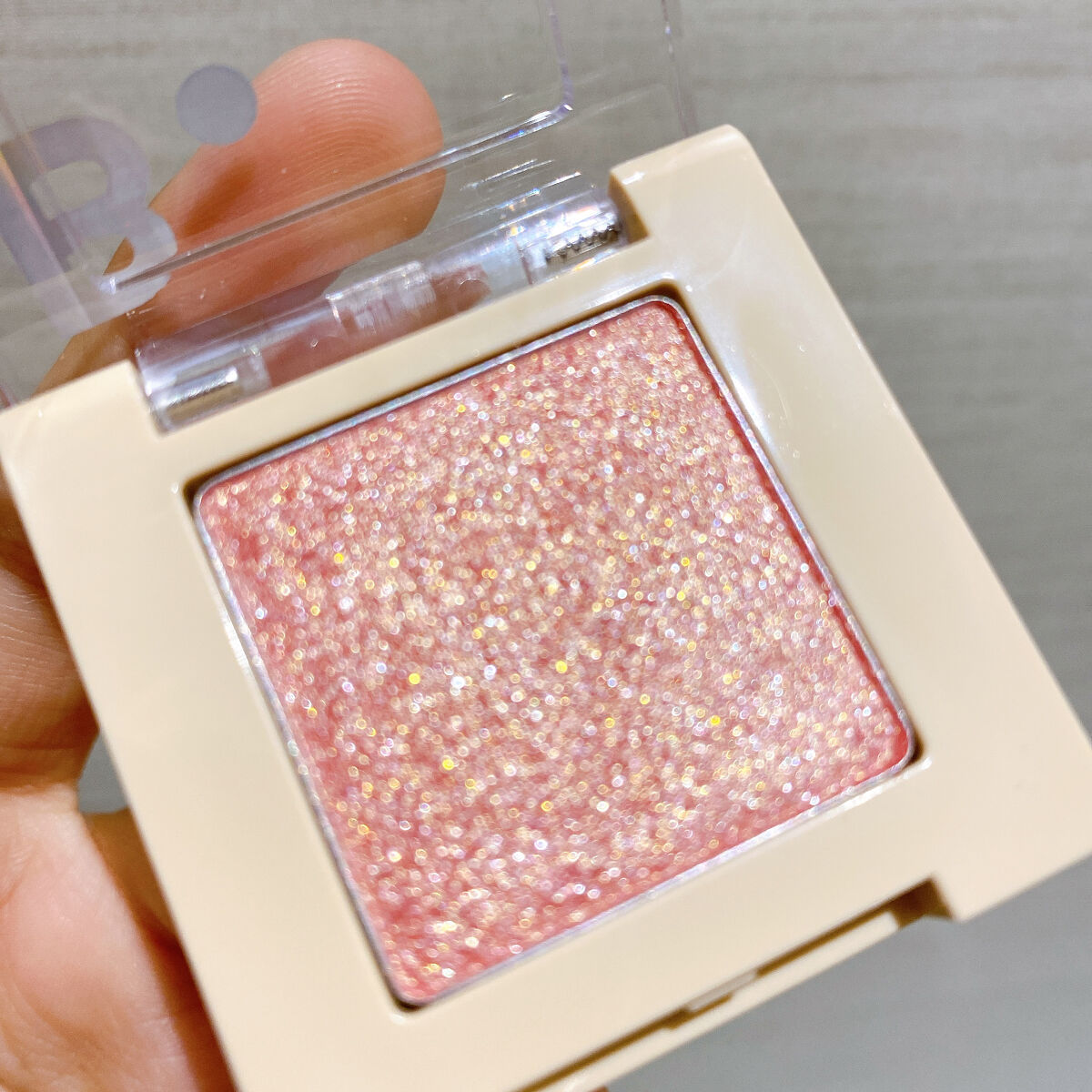 アイクラッシュ スパンコールピグメント/B. by BANILA/単色アイシャドウを使ったクチコミ（2枚目）