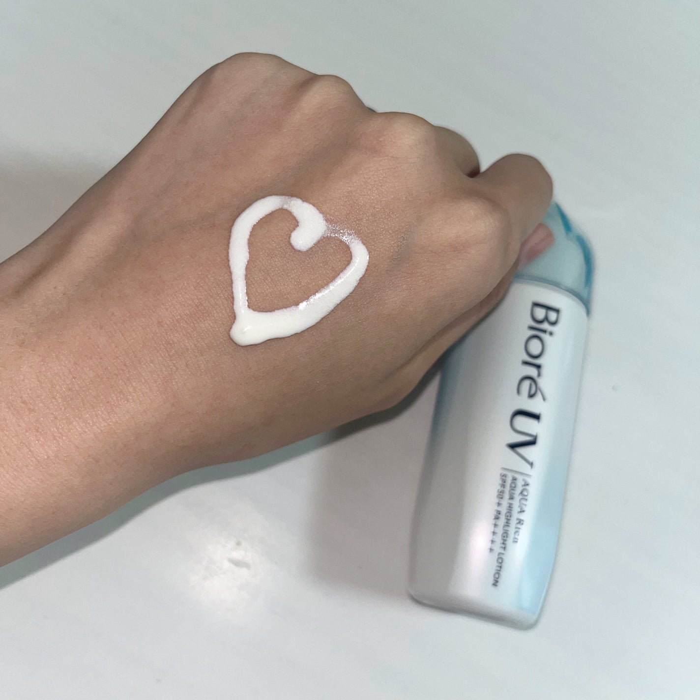 ビオレUV アクアリッチ アクアハイライトローション(水層ハイライトUV)/ビオレ/日焼け止めローションを使ったクチコミ(2枚目)