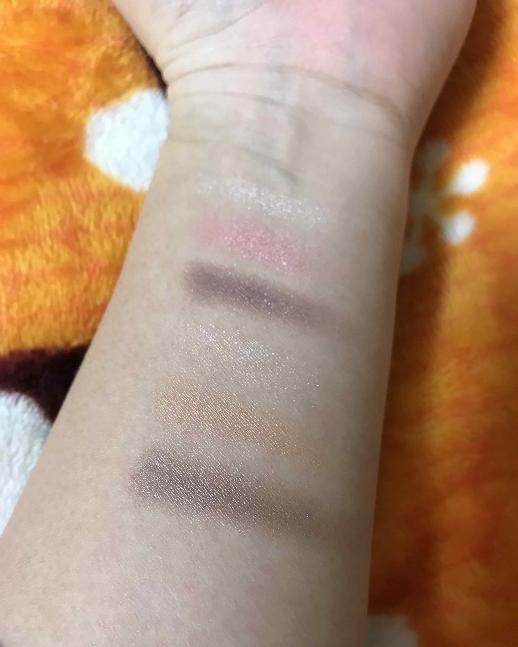 エルファー プロフェッショナル アイシャドウ/DAISO/アイシャドウパレットを使ったクチコミ（2枚目）