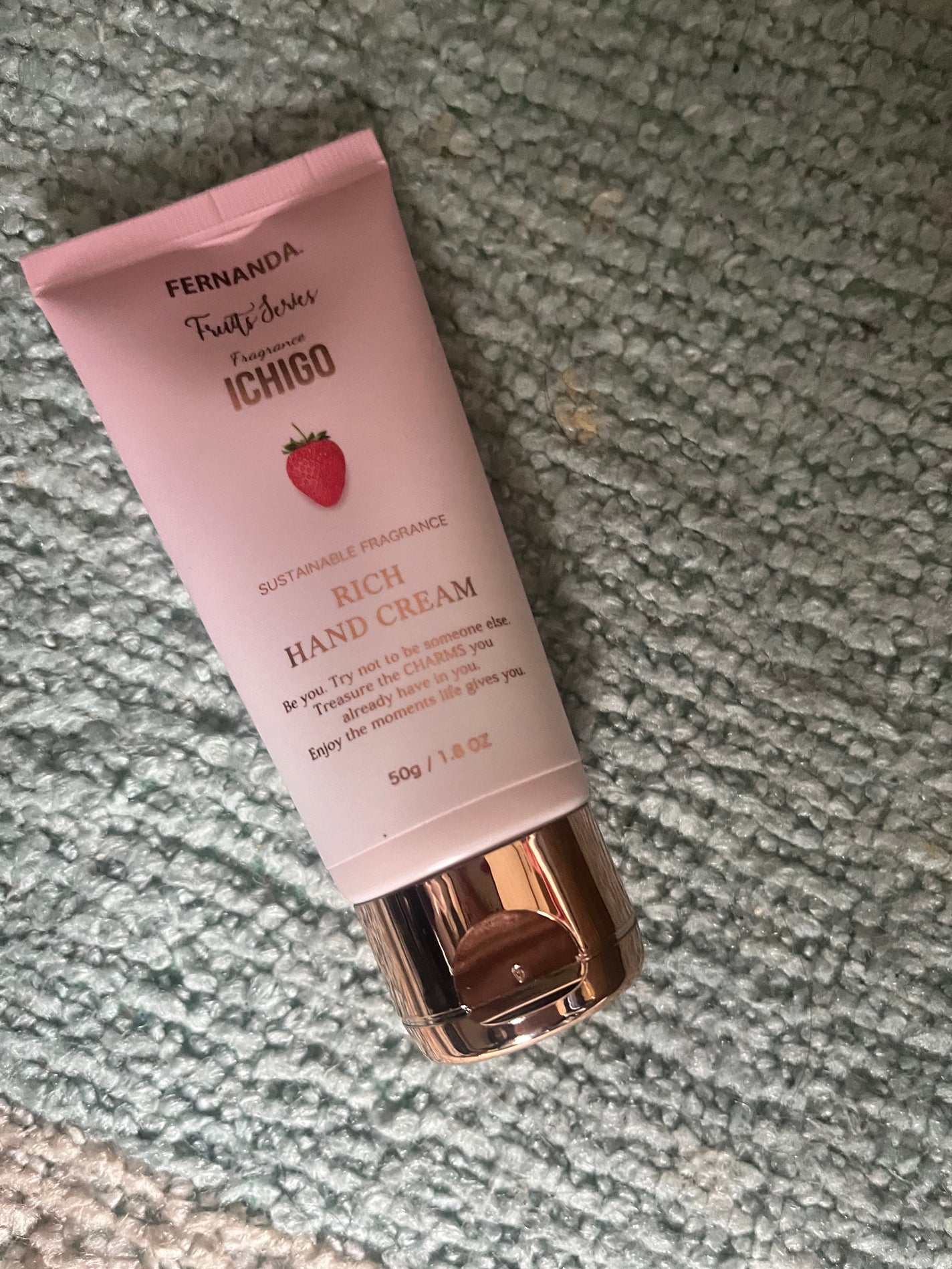 きのせい on LIPS 「共有に買ってくれました✋この苺のハンドクリームハイチュウの苺の..」(1枚目)