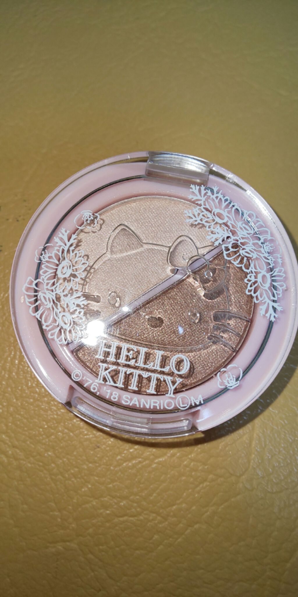 パウダーアイシャドウ ブルーミングキティ/DAISO/アイシャドウパレットを使ったクチコミ(1枚目)