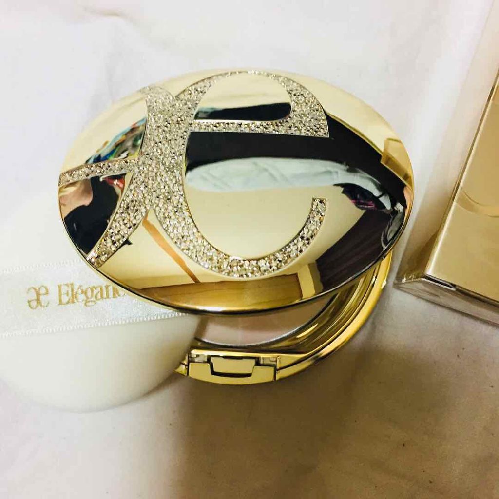 ラ プードル オートニュアンス/Elégance/プレストパウダーを使ったクチコミ(3枚目)