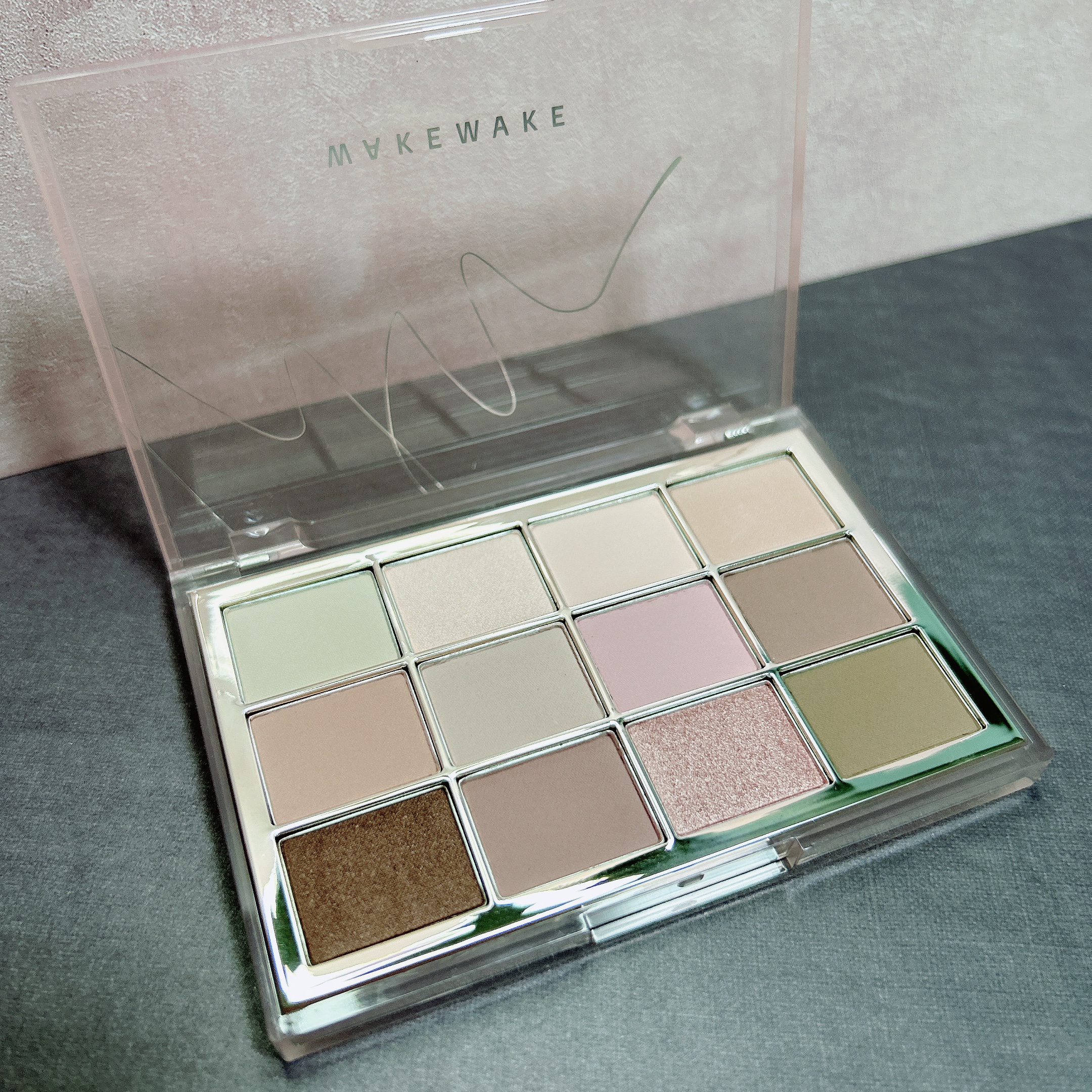 ソフトブラーリングアイパレット 02.リバリーブラーリング/wakemake/アイシャドウパレットを使ったクチコミ（2枚目）