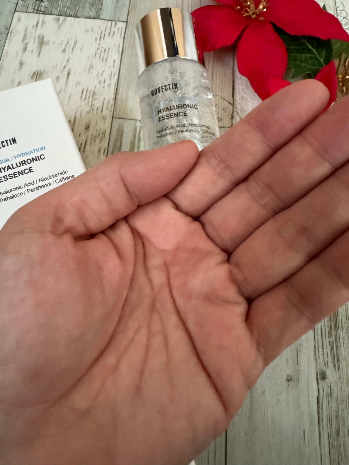 アクアヒアルロニックエッセンス/ロベクチン/化粧水を使ったクチコミ(4枚目)