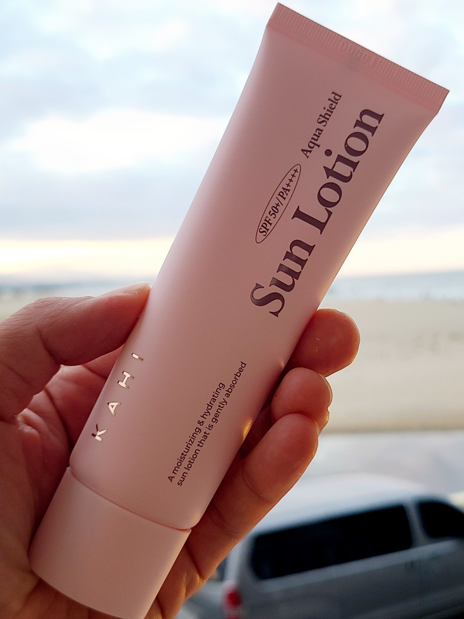 もっちり系☀️徹底日焼け止め

KAHI
アクアシールド日焼け止めローション

香り:ほぼ無し
塗り心地:重め
日焼け止め効果:あり！！結構長持ち

最近はさっぱり系の日焼け止めローションばかりを使っていのでびっくりする重厚感wただ流石！白