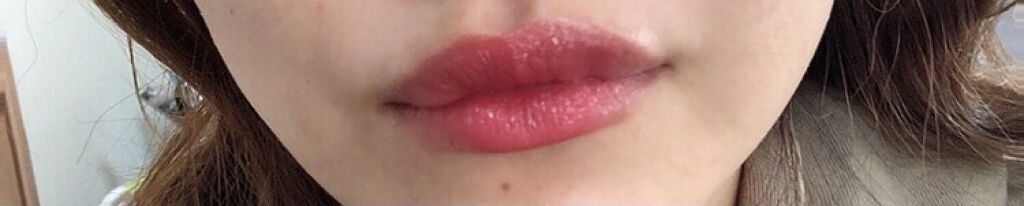 コンフォート リップオイル インテンス 04 インテンス ローズウッド/CLARINS/リップグロスを使ったクチコミ（2枚目）