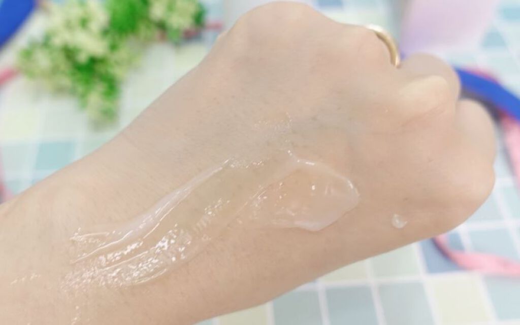 WAKAOCELL ワカオリービングローションのクチコミ「「乾燥肌におすすめの乳液！」

ワカオセルのローション（乳液）にオイリーさはいらない。みず.....」（3枚目）