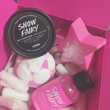 誕生日プレゼントにLUSHのSNOWFAIRYを頂きました💓
ピンクでめちゃめちゃ可愛くてすっっごくいい香りで使うのが楽しみです🤤💓
使ったらまたレビューしたいと思います🌟