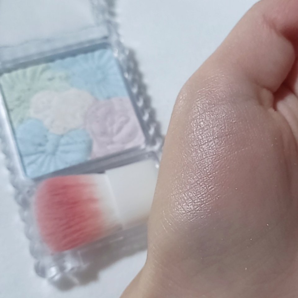 グロウフルールハイライター/キャンメイク/パウダーハイライトを使ったクチコミ（3枚目）