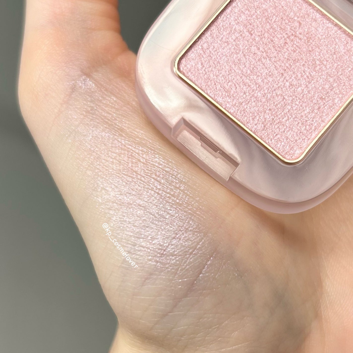 ペタル フロート アイシャドウ/to/one/アイシャドウパレットを使ったクチコミ(4枚目)