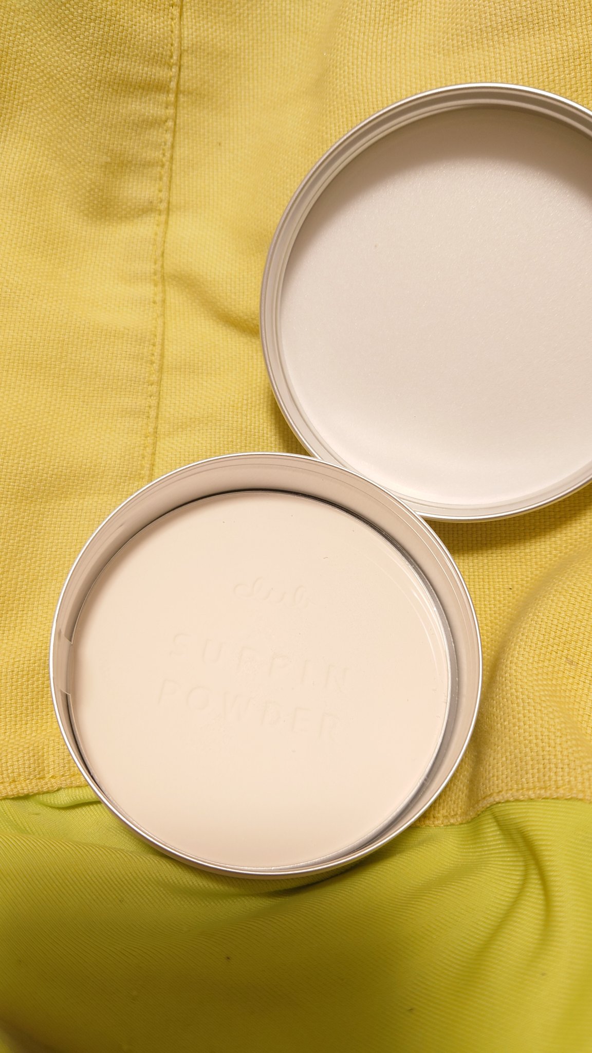 すっぴんホワイトニングパウダーA ピュアリリーの香り /クラブ/プレストパウダーを使ったクチコミ（3枚目）