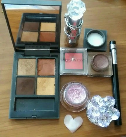 シマリングカラーヴェール ステートメント/THREE/単色アイシャドウを使ったクチコミ(2枚目)