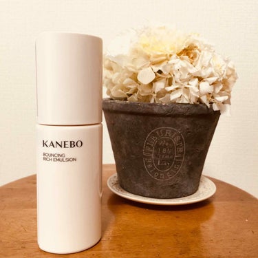 KANEBO カネボウ バウンシング リッチ エマルジョンのクチコミ「#基礎化粧品 を #カネボウ へ移行中です！

#桜 のようなパケデザインが可愛らしい #バウ.....」（1枚目）