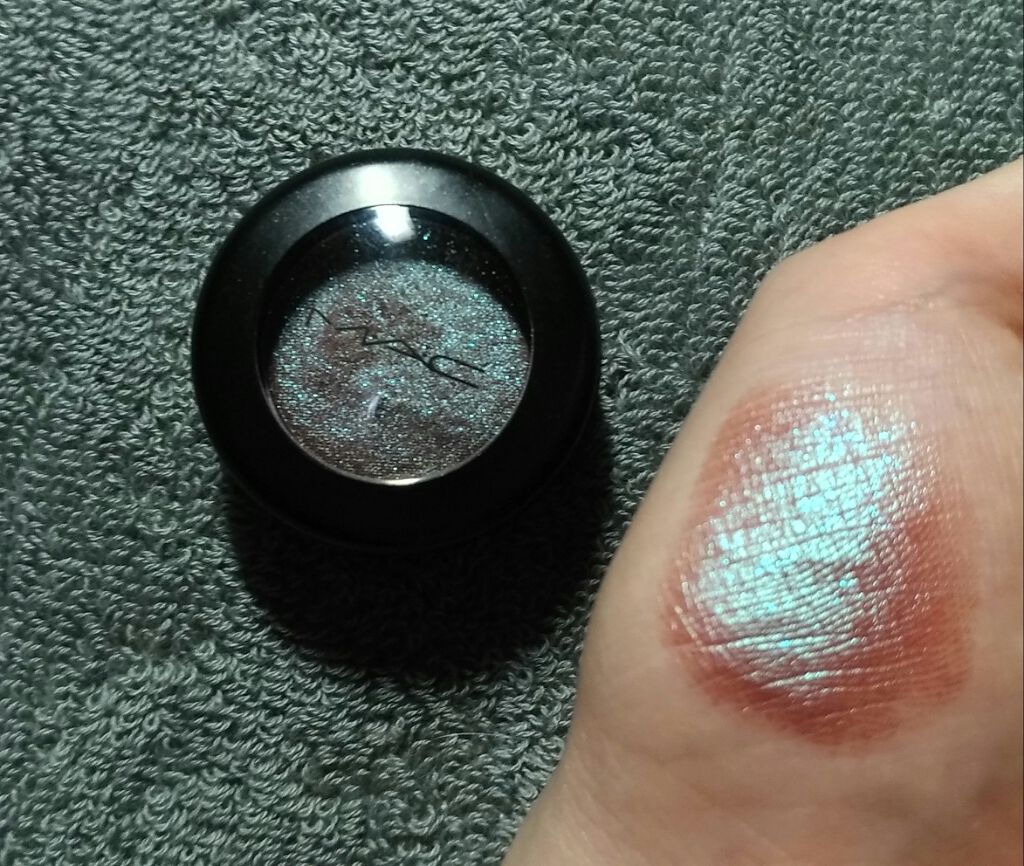 スモール アイシャドウ スターリー ナイト/M・A・C/単色アイシャドウを使ったクチコミ（1枚目）