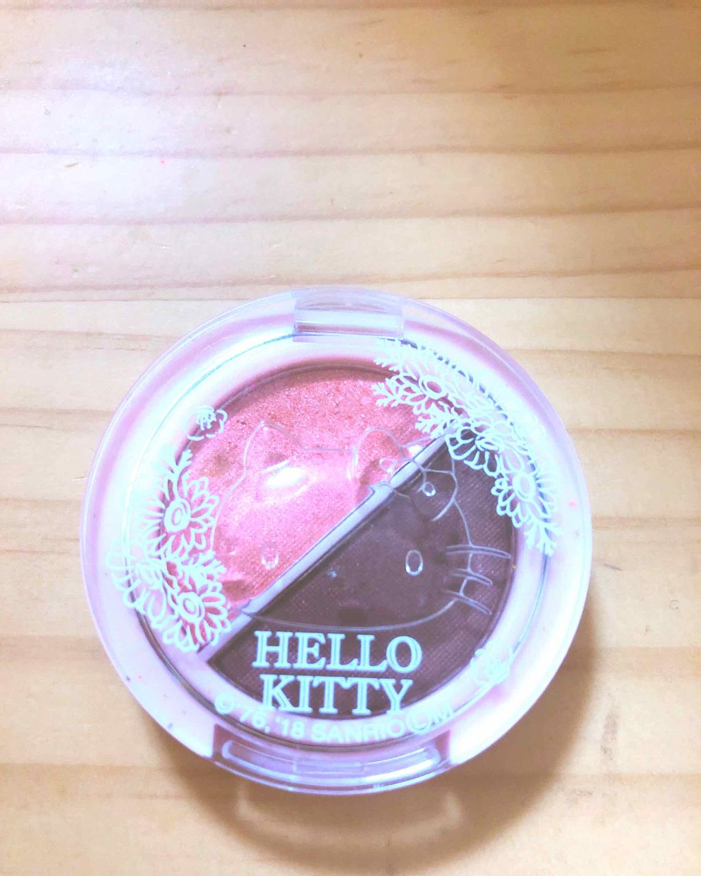 パウダーアイシャドウ ブルーミングキティ/DAISO/アイシャドウパレットを使ったクチコミ(1枚目)