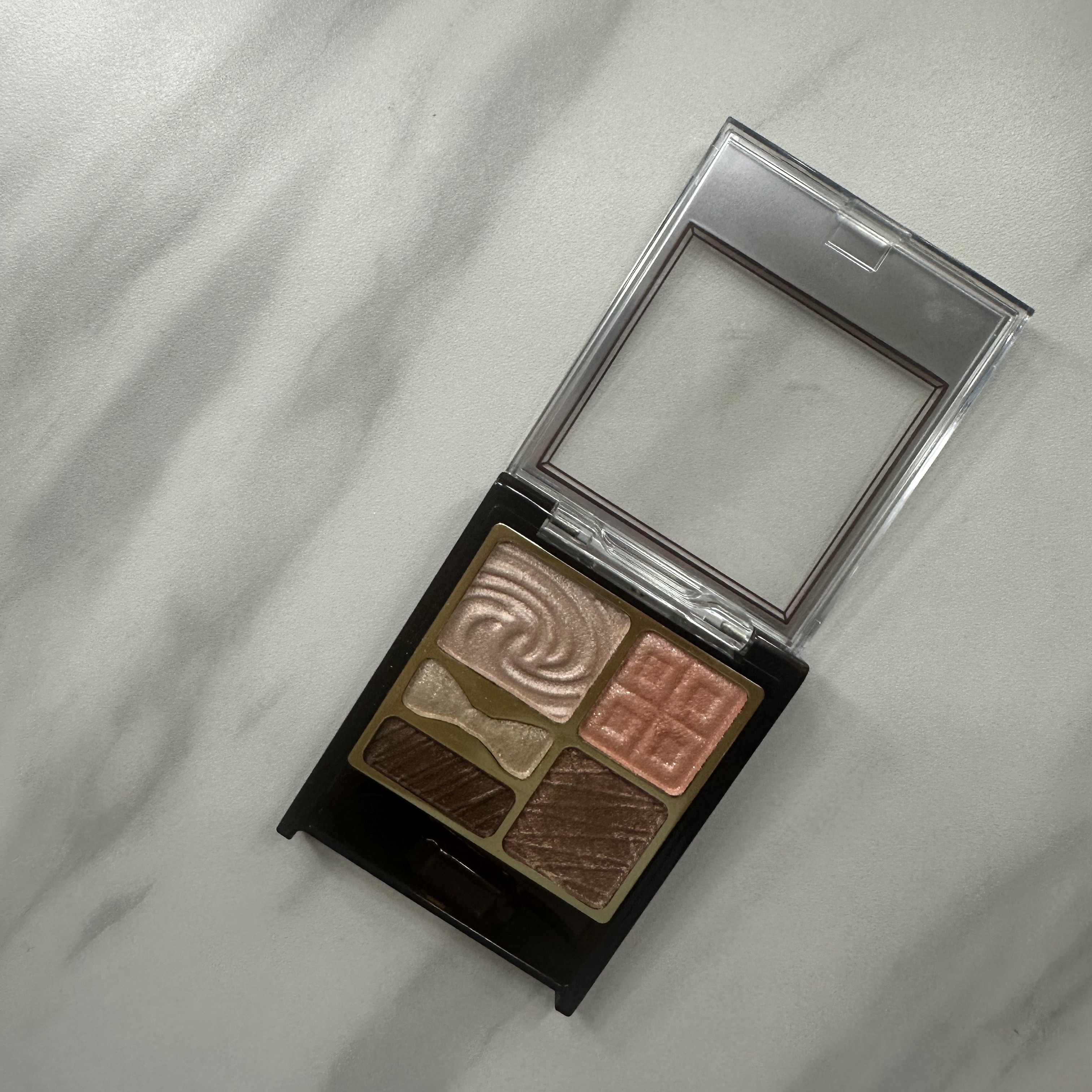 プレミアムガトーシャドウ/スウィーツ スウィーツ/アイシャドウパレットを使ったクチコミ（2枚目）