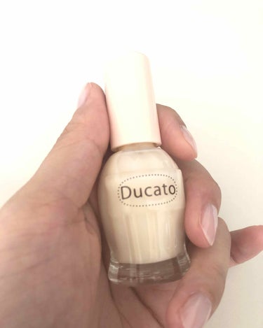 デュカート ナチュラルネイル
コンデンスミルク

色名が可愛くて購入
本当のコンデンスミルクみたいにこっくりしたナチュラルホワイト
1度塗り（写真2枚目）だと自爪の色メインでやわらかくしてくれる
2度塗