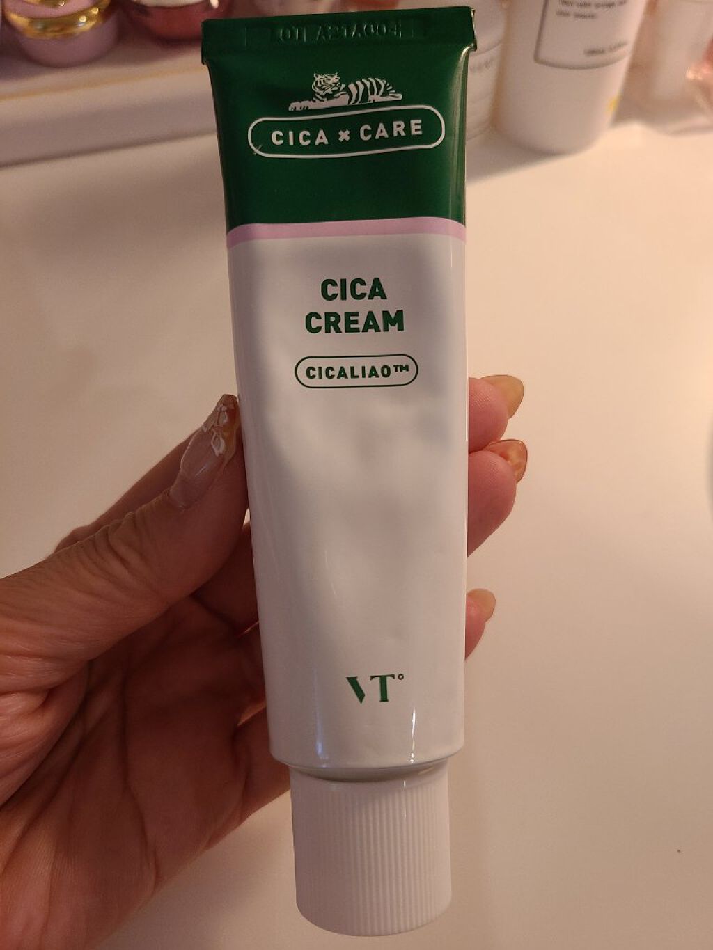 hime on LIPS 「VTシカクリーム店員さんに人気商品だと進められて買いました。使..」(1枚目)