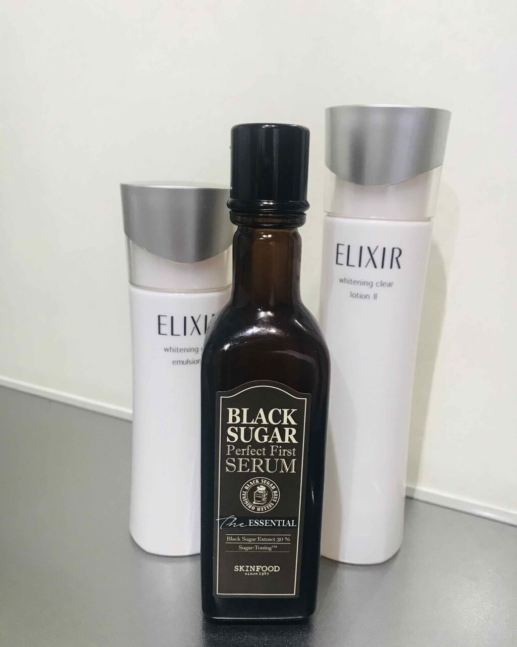 ブラックシュガー パーフェクト ファーストセラム  ザ・エッセンシャル/SKINFOOD/美容液を使ったクチコミ（2枚目）