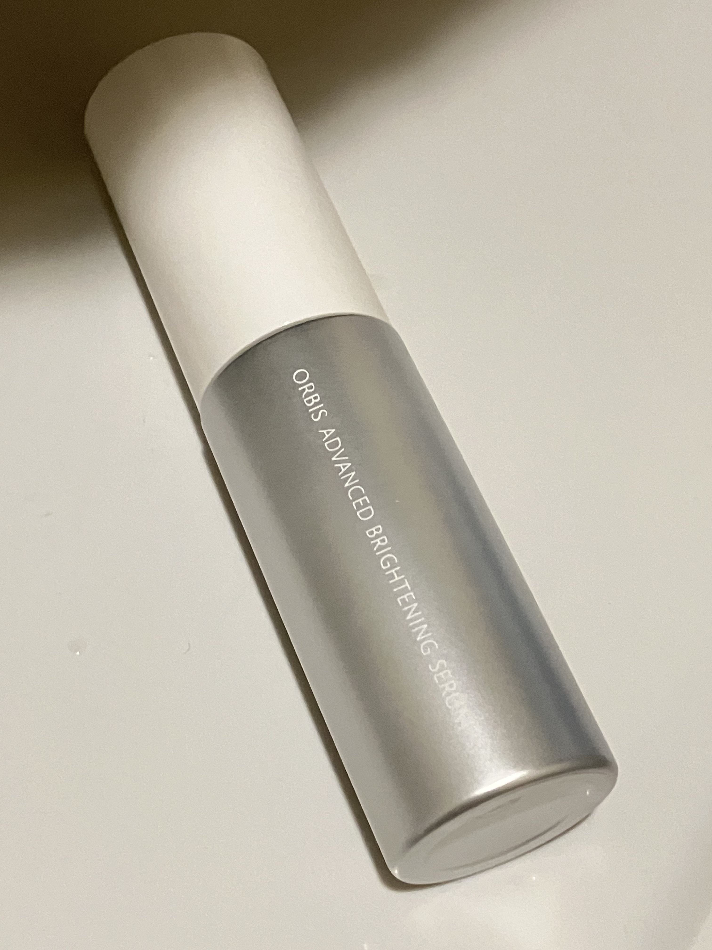   初購入です。
想像していたよりコンパクトな容器で驚きました。
ポンプ式で出しやすく、1回に出る量も多くないため、量が調整できていいです。
また、ベタつくこともなく使用感がいいため、継続して使いたいと思います。

追記
1週間使用してみま