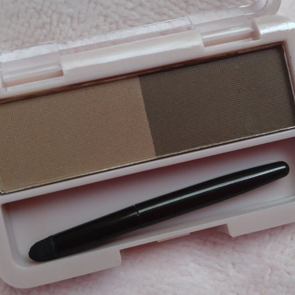 エミ✿投稿ある方フォロバ100 on LIPS 「DAISO購入品✨アイブロウパウダー。付属のチップ..」(3枚目)