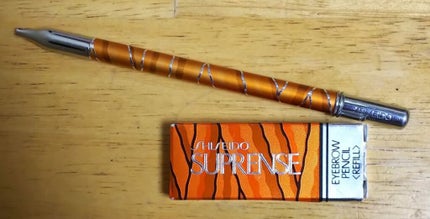 SHISEIDO スプレンス アイブロウペンシルのクチコミ「【追記】
以前ご紹介した母のアイブロウペンシル
替芯なんですが、ブラックとブラウンの2色展開だ.....」(1枚目)