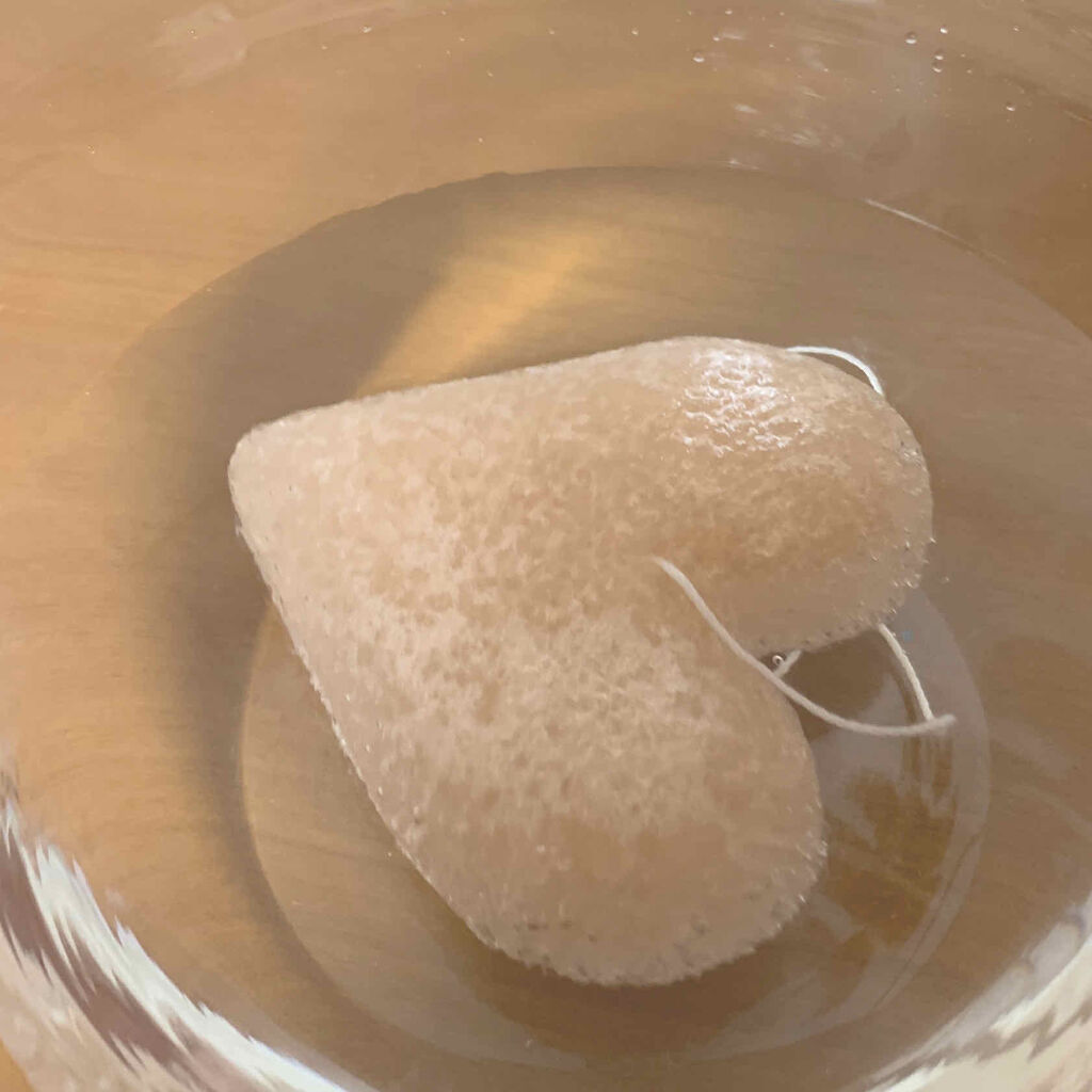 天然こんにゃくパフ/DAISO/その他スキンケアグッズを使ったクチコミ（2枚目）