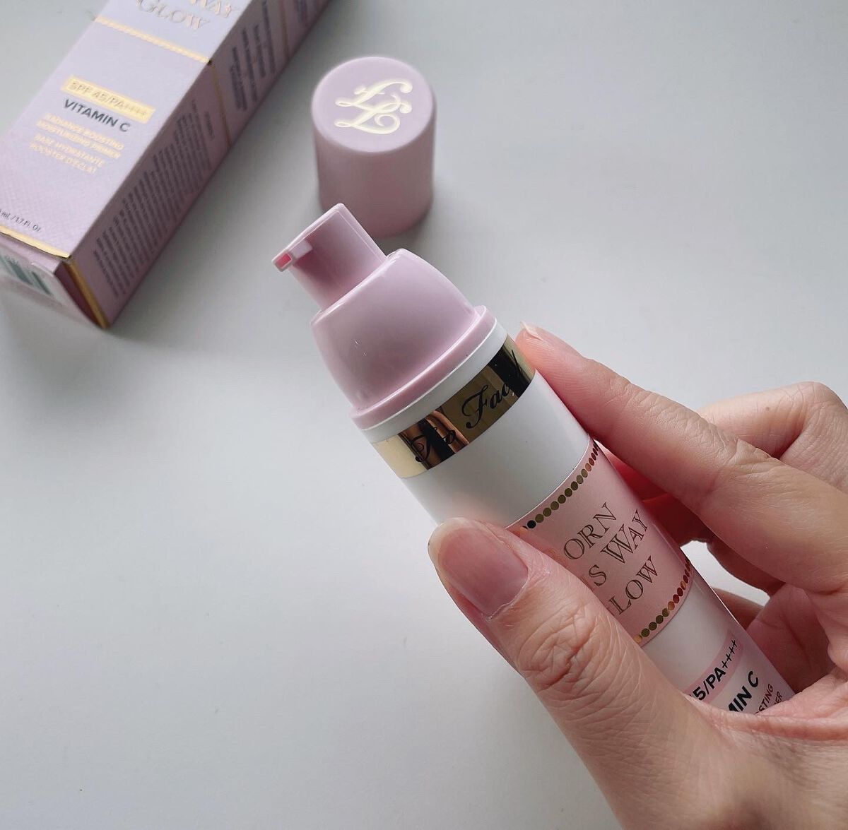 ボーン ディス ウェイ グロウ モイスチュアライジング メイクアップ プライマー/Too Faced/化粧下地を使ったクチコミ（2枚目）