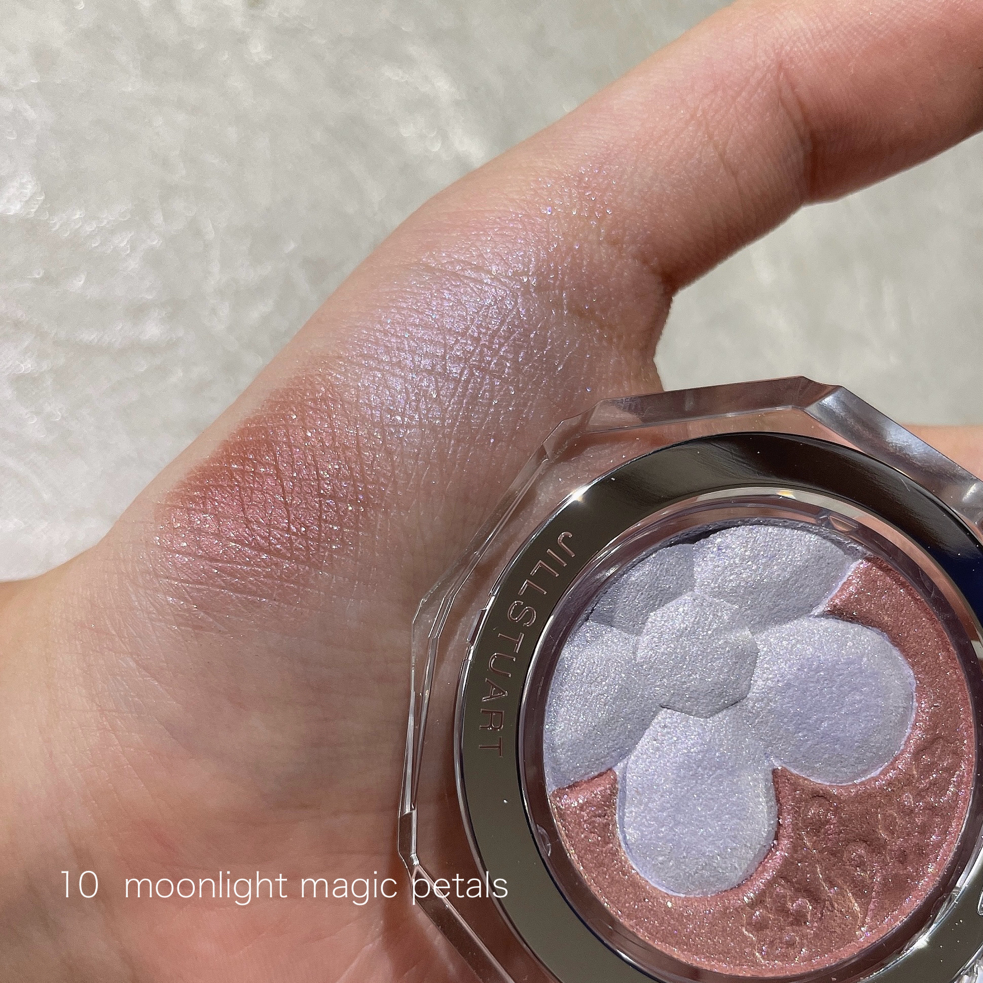 ジルスチュアート クリスタルブルーム ペタルクチュールアイズ デュオ 10 moonlight magic petals/JILL STUART/アイシャドウパレットを使ったクチコミ（3枚目）