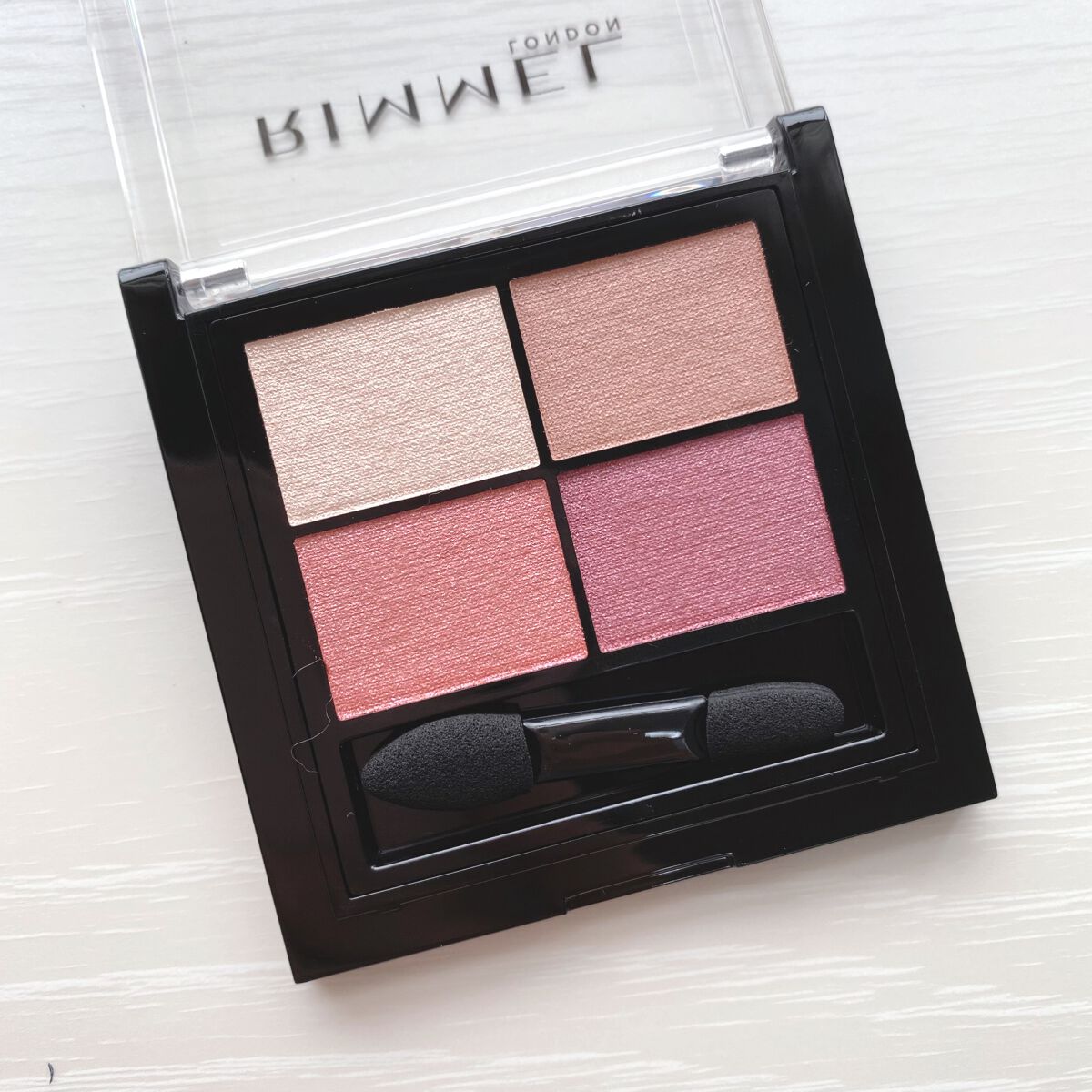 ワンダー エバー アイシャドウ 001　ロージーロマンス/リンメル ロンドン/アイシャドウパレットを使ったクチコミ（2枚目）