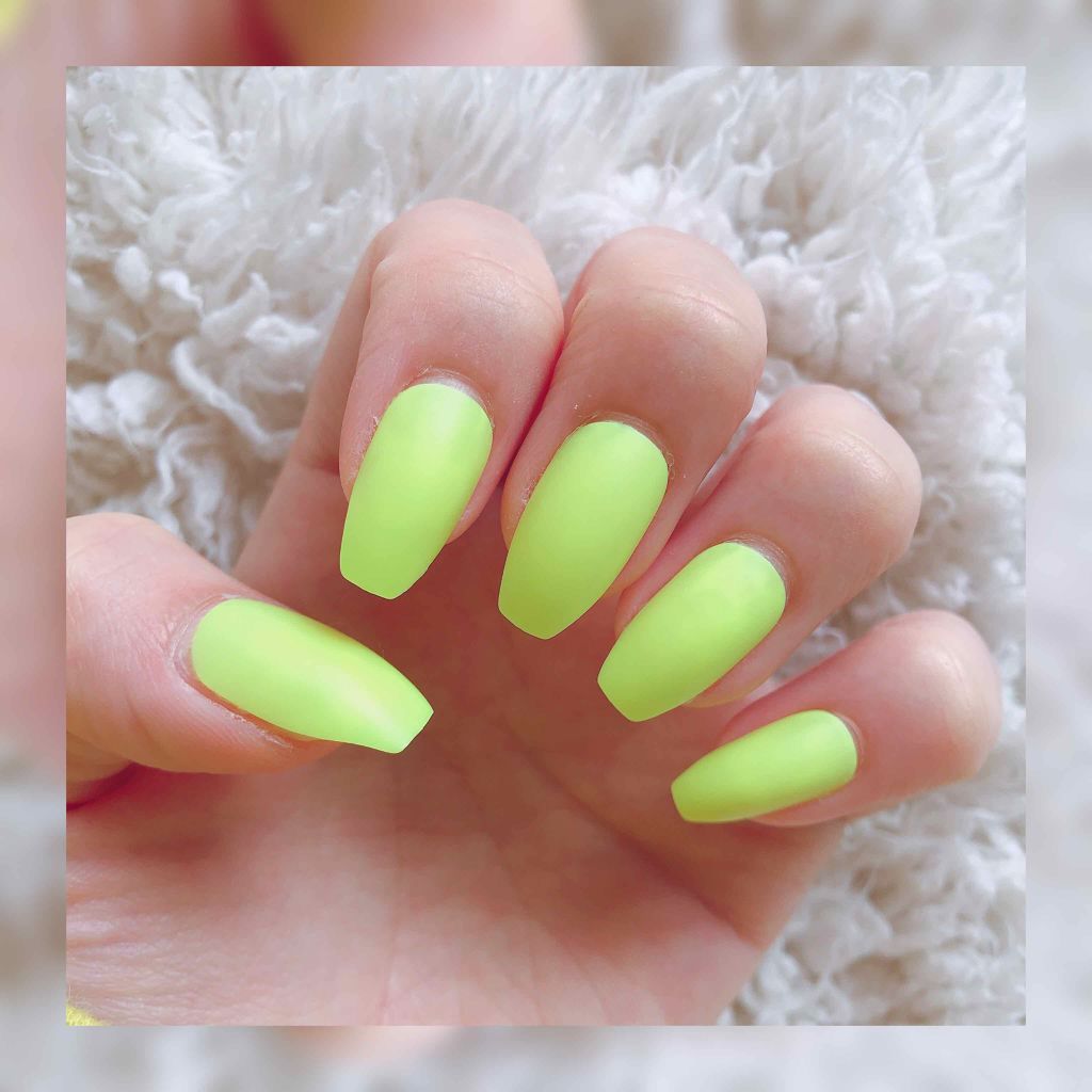 ブラックライトで光る爪✨
蛍光イエローのネイルチップ🥰


こんばんは！

今日は久しぶりにセルフネイルではなく
ネイルチップを使ってみました！

蛍光色が可愛くて 即買い💛

スクエアのマットなのも私のどツボで
もう可愛い可愛い( ´