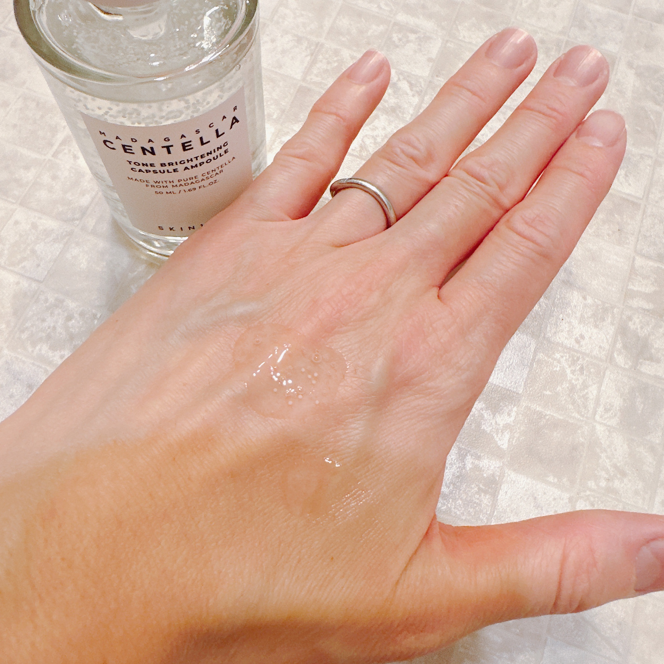 トーンブライトニング カプセルアンプル/SKIN1004/美容液を使ったクチコミ（2枚目）