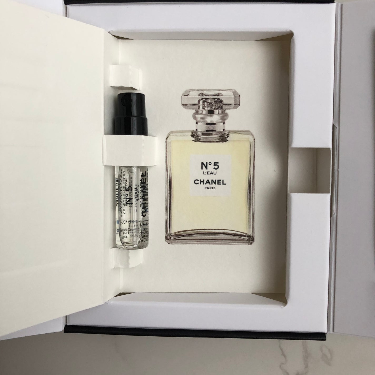 シャネル N°5 オードゥ パルファム (ヴァポリザター)/CHANEL/香水(レディース)を使ったクチコミ(3枚目)