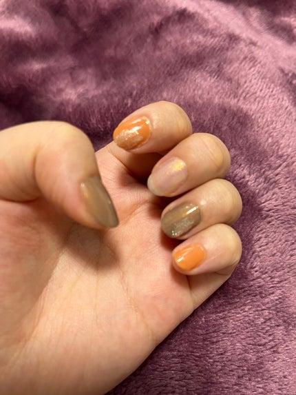 あやか on LIPS 「キャンメイクのラスティーゴールドを使って大人かわいいネイルやっ..」(2枚目)