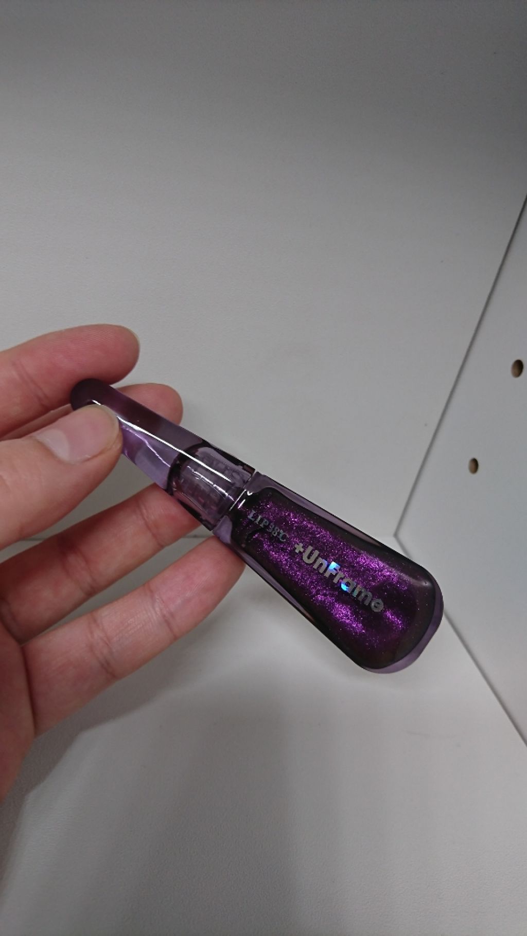 LIP38℃ +UnFrame<ホログラフィック>/UZU BY FLOWFUSHI/リップグロスを使ったクチコミ(2枚目)