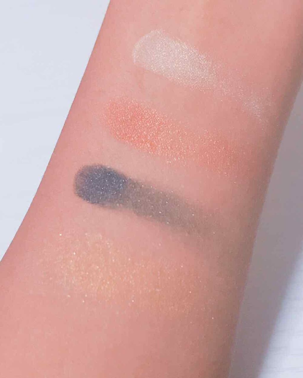 カラフルアイシャドウ/DAISO/アイシャドウパレットを使ったクチコミ(3枚目)