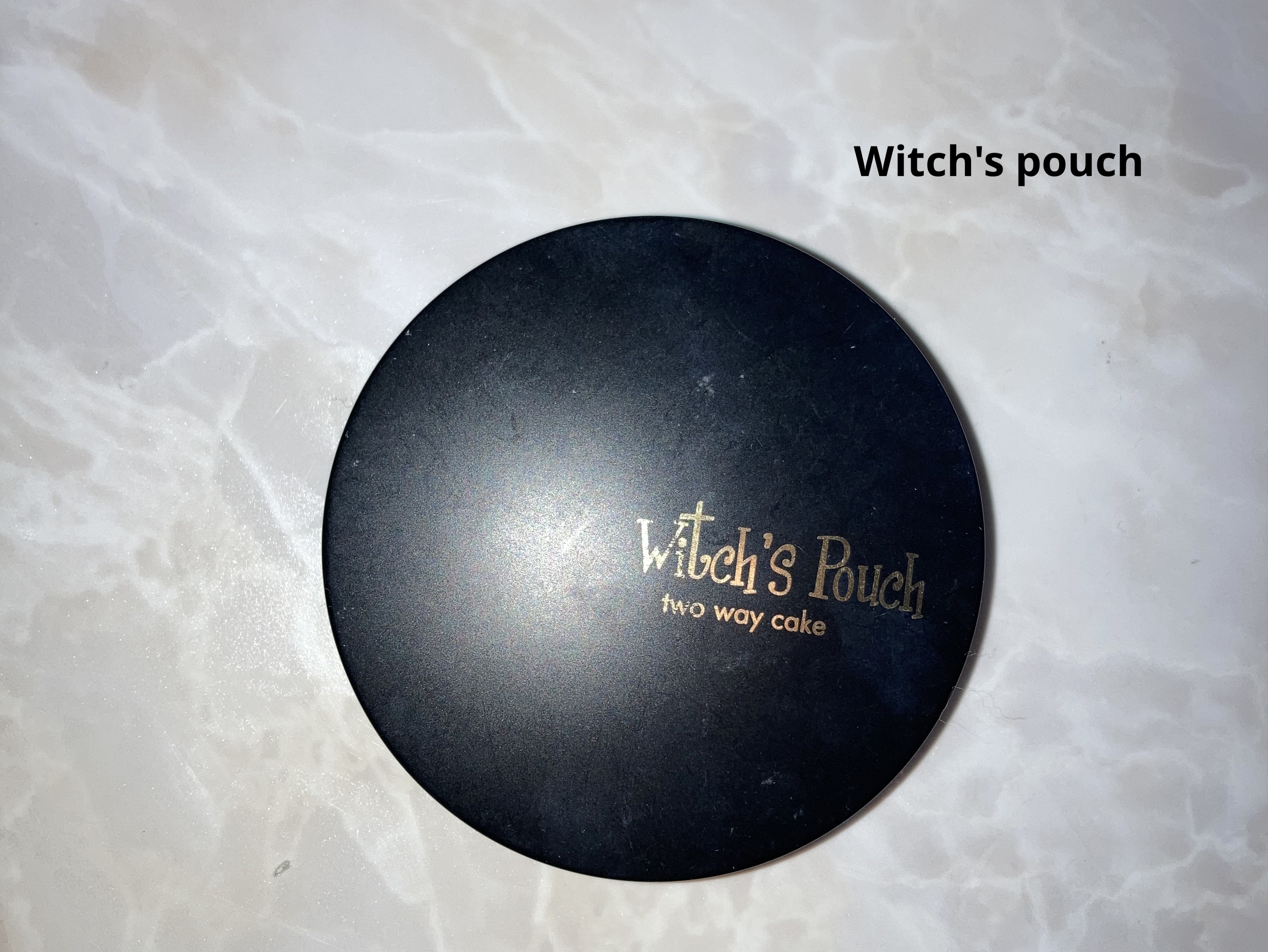 ベルベットトゥーウェイケーキ/Witch's Pouch/プレストパウダーを使ったクチコミ（1枚目）