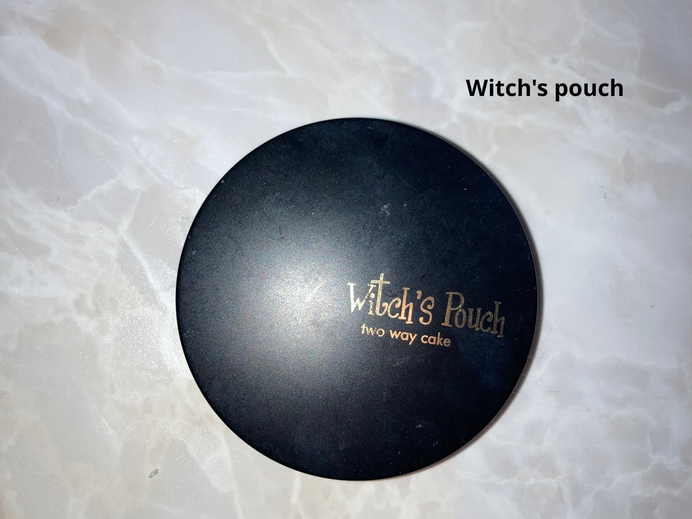 ベルベットトゥーウェイケーキ/Witch's Pouch/プレストパウダーを使ったクチコミ(1枚目)