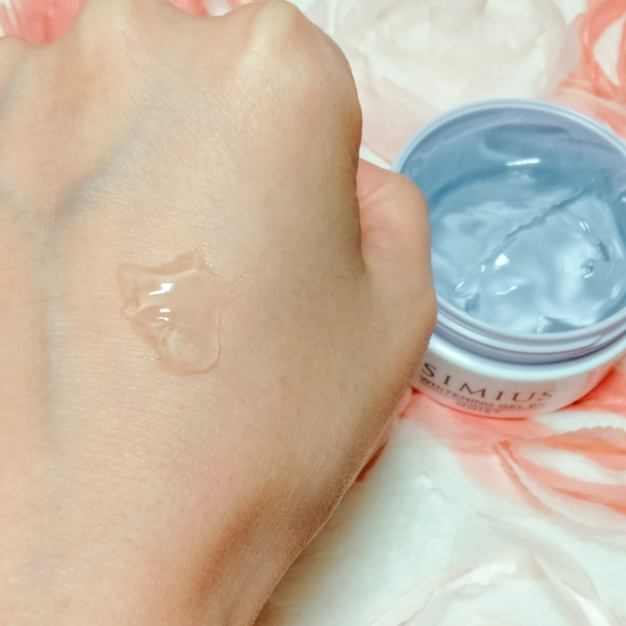 シミウス 薬用ホワイトニングジェルEX モイスト（しっとり）のクチコミ「シミウスの薬用ホワイトニングジェルEX モイストを使ってみたのでご紹介します

薬用ホワイトニ.....」（2枚目）