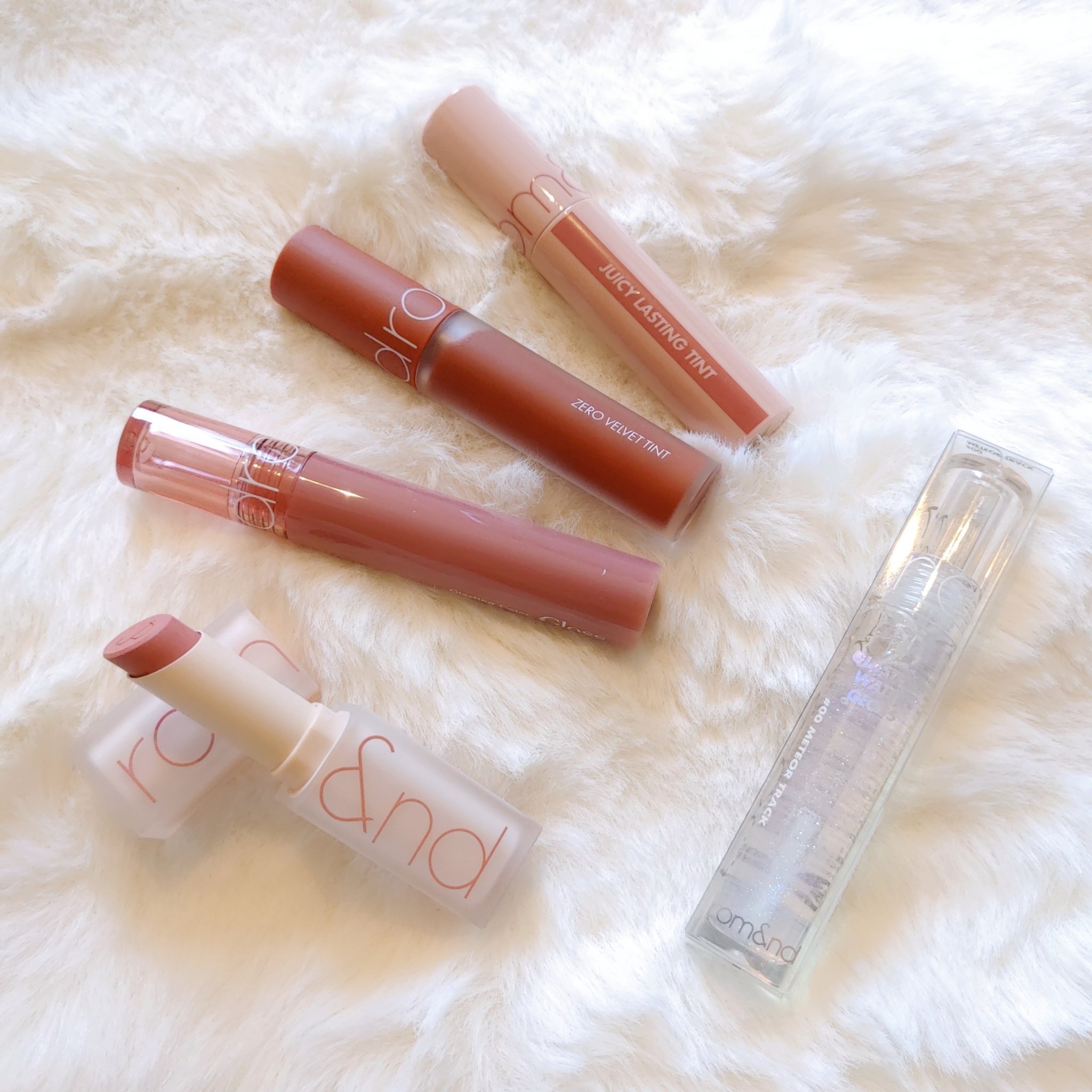 ジューシーラスティングティント/rom&nd/リップティントを使ったクチコミ（2枚目）