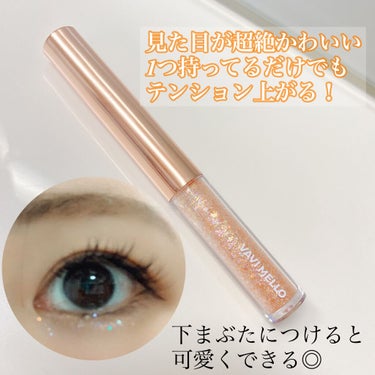 - * - * - * - * - * - * - * - * - * - * - * - * -

\韓国メイクが出来るグリッター/﻿
﻿
今時のメイクアイテムのグリッター💄﻿
﻿
LIPSにてVAVI MELLOさんに頂きました。﻿
﻿
【VAVI MELLO】﻿
﻿
トゥインクルグリッター﻿
﻿
値段　1,273円﻿
﻿
﻿
＊バビメロでも人気の商品らしいです◎﻿
﻿
﻿
｛04honey star｝﻿
﻿
イエベ向き﻿
﻿
茶色系のアイシャドウと一緒に使えばマスト﻿
﻿
ラメはキラキラしてて偏光、多色。﻿
大粒のラメから小粒のラメまであっていい感じ！◎﻿
﻿
その分二重幅とかに溜まることもあるので注意。﻿
どのグリッターでもそうだけど。﻿
﻿
ひと塗りで一気に透明感溢れるピュアな印象を演出できます！﻿
﻿
今時の韓国メイクが好きな方におすすめですね🇰🇷﻿
﻿
学校や職場では使うのが難しそうなくらい﻿
めらっめらなので、休みの日におしゃれしたい時に﻿
使うのがおすすめ！﻿
﻿
ちなみに、、﻿
今回使用した目の画像はお友達に協力してもらいました笑﻿
女の子の方がこんなのって映えるじゃないですか？笑笑

- * - * - * - * - * - * - * - * - * - * - * - * -
@kyoya_is

#衝動買いコスメ
#VAVIMELLO#トゥインクルグリッター
#バミメロ#ハニースター#グリッターパールタイプ
#提供_バビメロ#グリッター
#韓国メイク#韓国コスメ 
#アイメイク#アイシャドウ
#プチプラの画像 その1