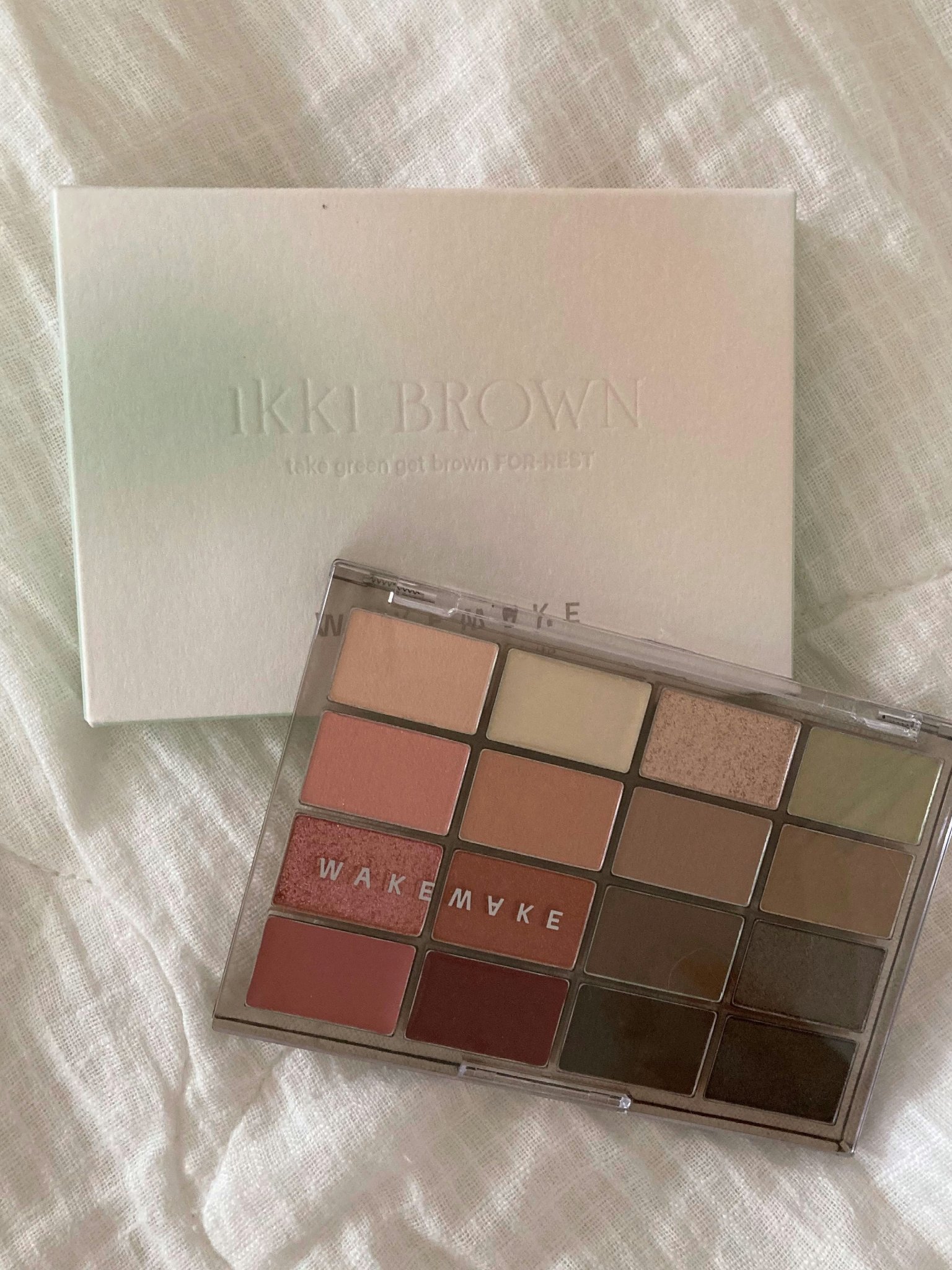 ✧  WAKEMAKE　ソフトブラーリングアイパレット　22.メロウオータムブラーリング  ✧


LIPSプレゼントで当選してWAKEMAKEさんのアイパレットをいただきました🎁♡

WAKEMAKEのアイシャドウ、よく可愛い子が使って