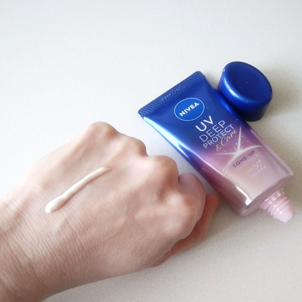 ニベアUV ディープ プロテクト＆ケア トーンアップ エッセンス/ニベア/日焼け止めローションを使ったクチコミ（2枚目）