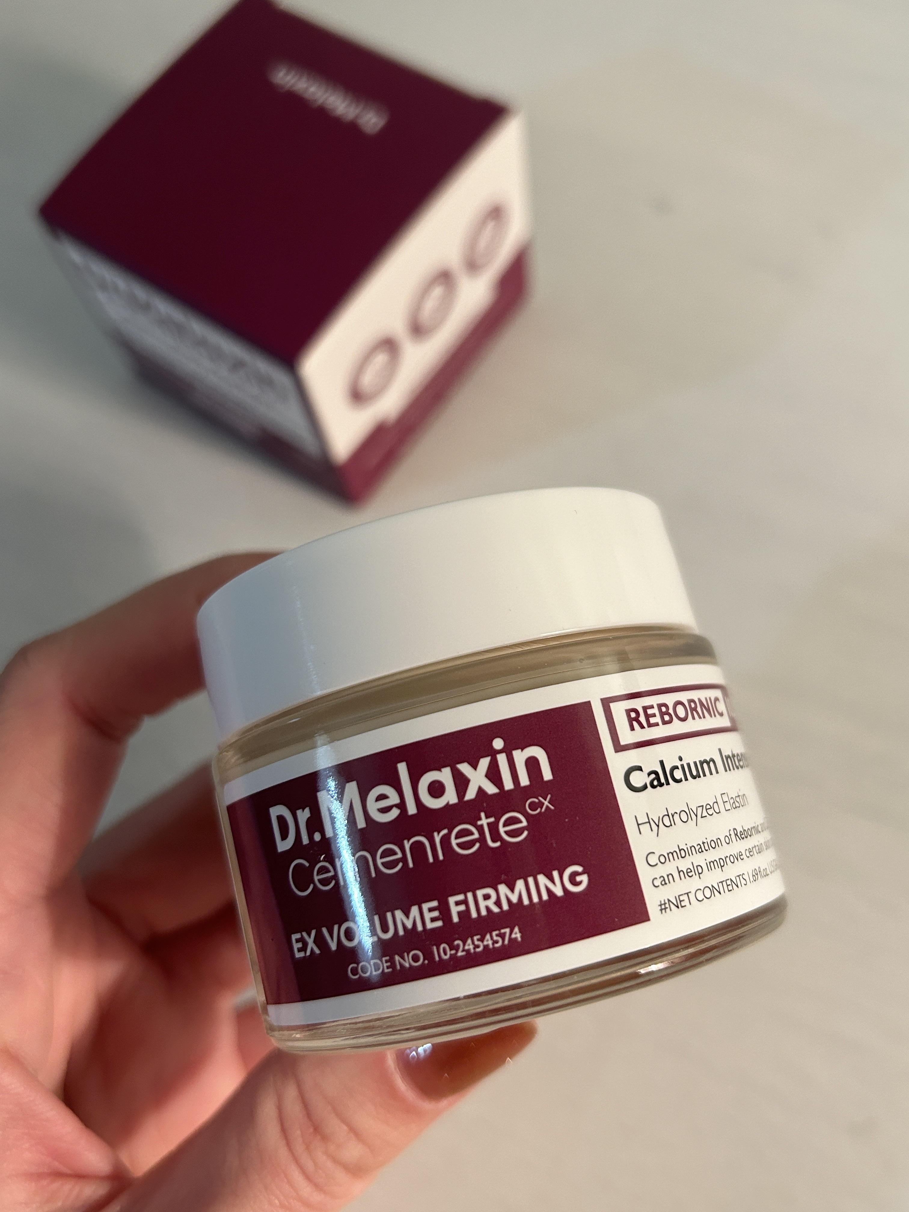 Dr.Melaxin(ドクターメラクチン)
目元の肌リフティング！

目元のくぼみやハリ不足が気になりだしたら使いたいセメンリトラインから

『セメンリト ボリューム アイクリーム』

アイクリームと思えないたっぷりの量！
濃厚なクリームだ