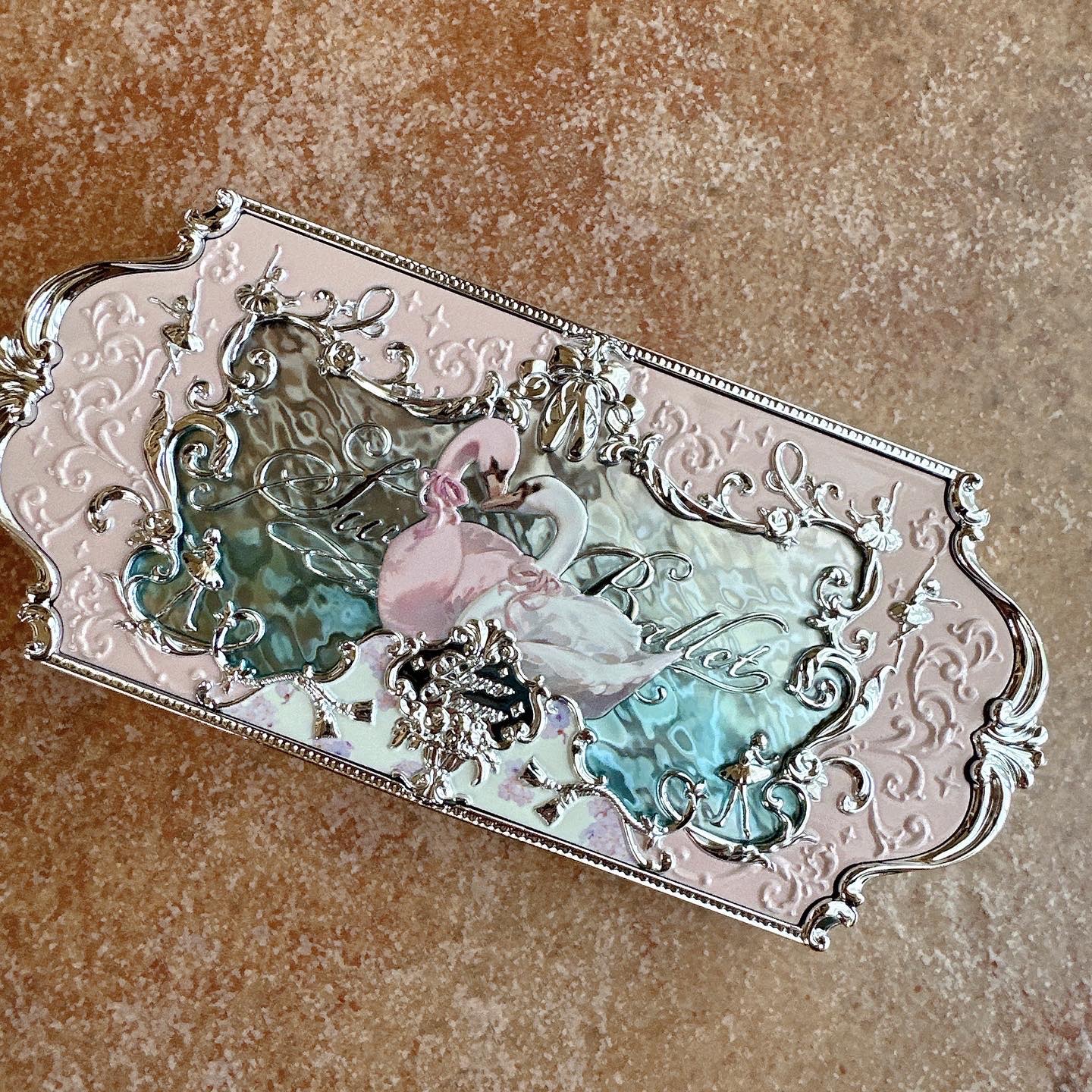 フラワーノーズスワンバレエシリーズ アイシャドウパレット/FlowerKnows/アイシャドウパレットを使ったクチコミ（3枚目）