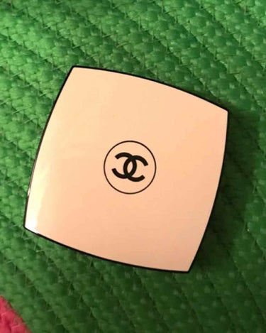 CHANEL レベージュ アーモニー プードゥルルミエール ライト
わたしの中で高いけど買ってよかった化粧品第1位がこれです⸜(* ॑꒳ ॑*  )⸝♪
フェイスパウダーですが付けるだけで肌が均一になり